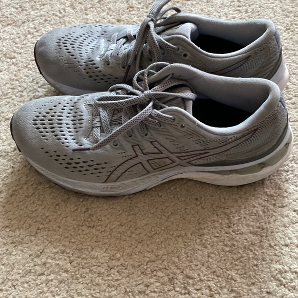 Asics - Picture 2 of 5